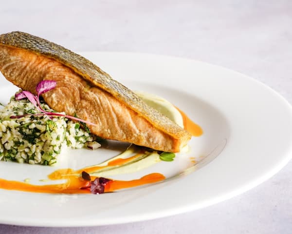 Pavé de poisson grillé, peau croustillante